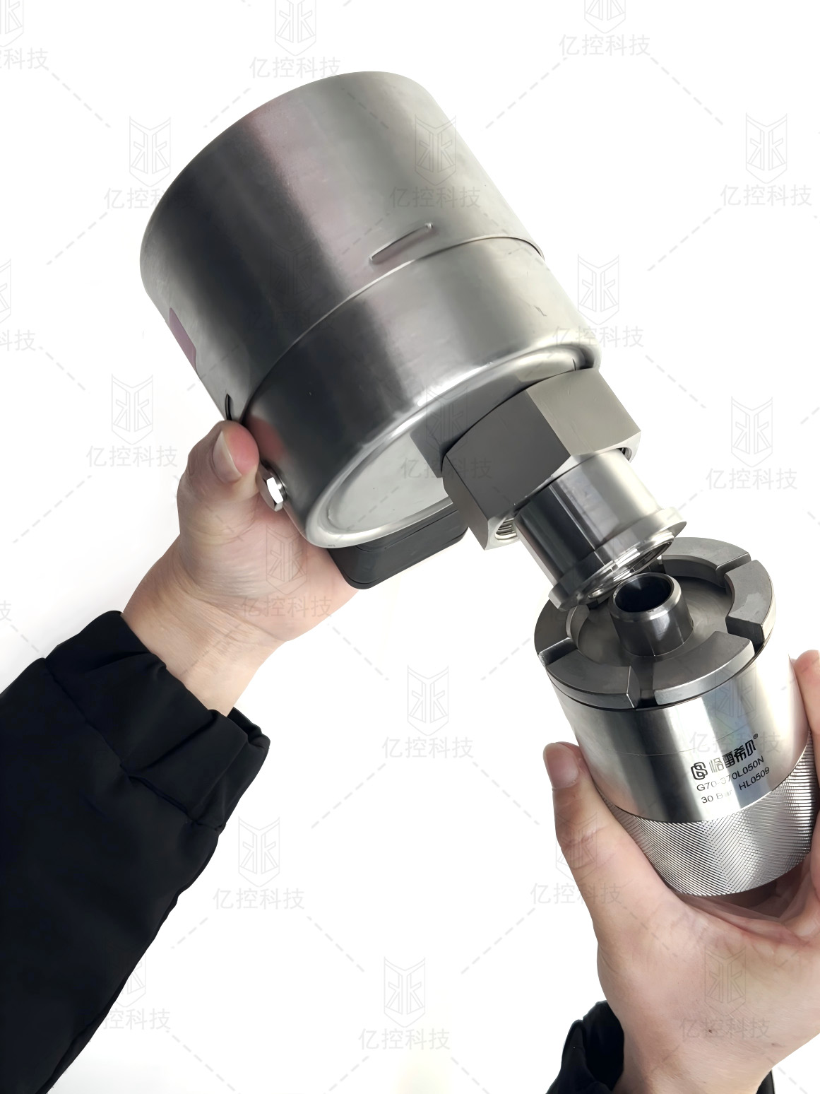 格雷希爾G70-370L050N定制款快速接頭在SF6壓力表的應(yīng)用1